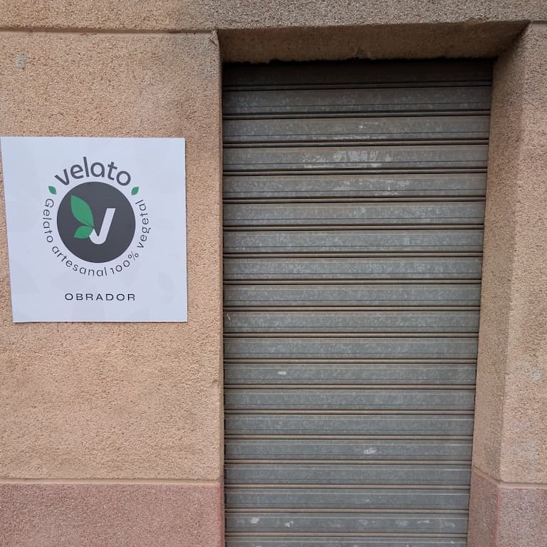 Imagen de la entrada del obrador en Valencia